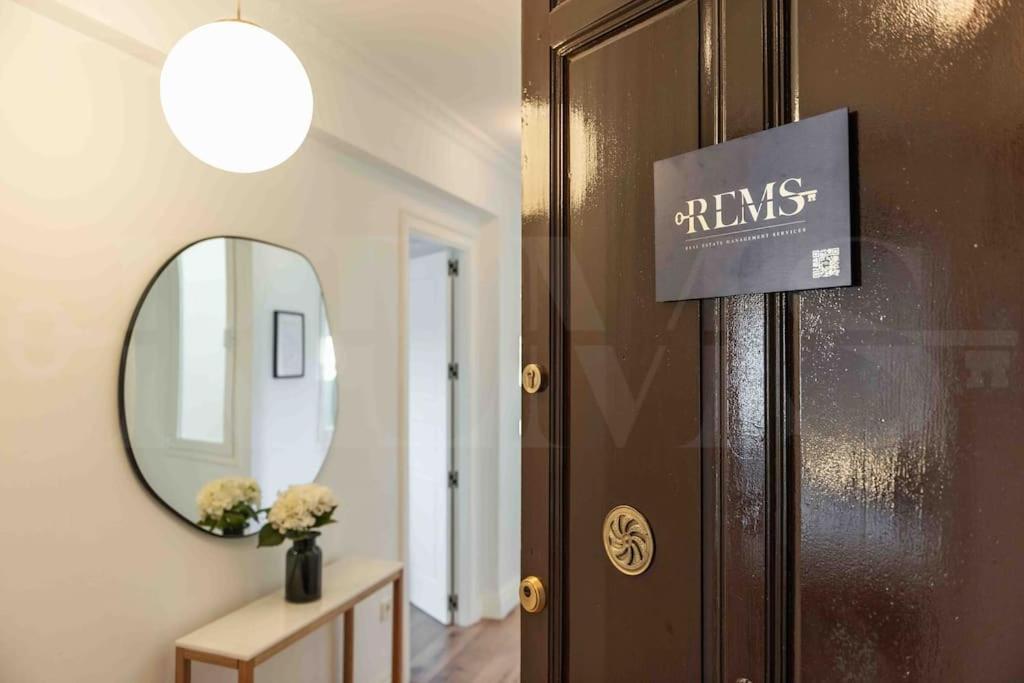 Modern Apartment Next To The Cervantes Theatre By Rems Malaga Ngoại thất bức ảnh