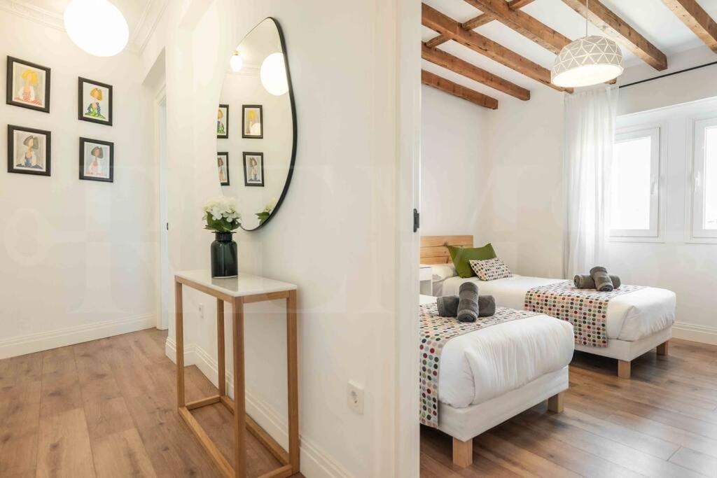 Modern Apartment Next To The Cervantes Theatre By Rems Malaga Ngoại thất bức ảnh
